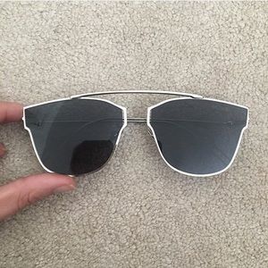 NEVER WORN sunglasses